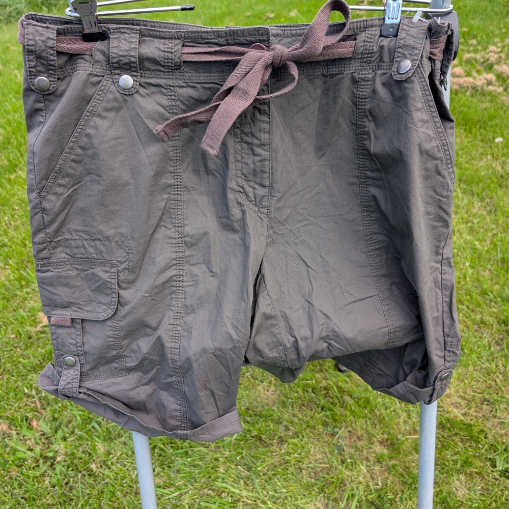 2/20$ Reitmans Brown Cargo Shorts with Drawstring Waist